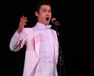 Дуучин Б.Жавхлантөгс тайзан дээр байхдаа өөрийгөө ханхүү гэж төсөөлдөг